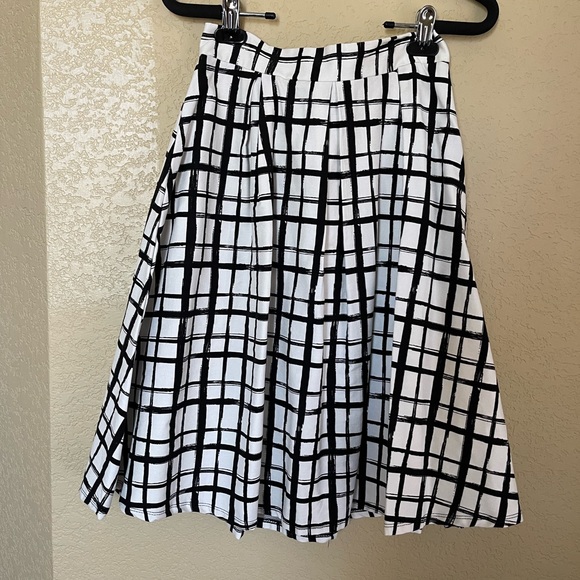 Pleated Skirt by Vanity Room - Size XS - Picture 4 of 7